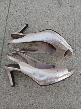 LifeStride Invest Silver Metallic Peep Toe Slingback Heels - Size 9 M